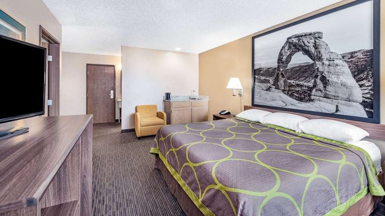 <b>Super 8 Richfield Suite</b>. Images powered by <a href="https://iceportal.shijigroup.com/" title="IcePortal" target="_blank">IcePortal</a>.