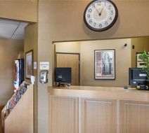 Super 8 Alton Lobby