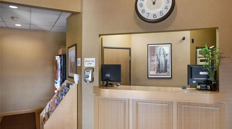 Super 8 Alton Lobby
