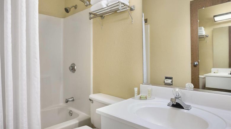 <b>Super 8 Alton Room</b>. Images powered by <a href="https://iceportal.shijigroup.com/" title="IcePortal" target="_blank">IcePortal</a>.
