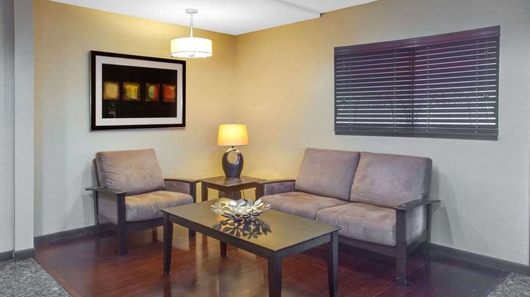 Days Inn Le Roy Bloomington Southeast Lobby