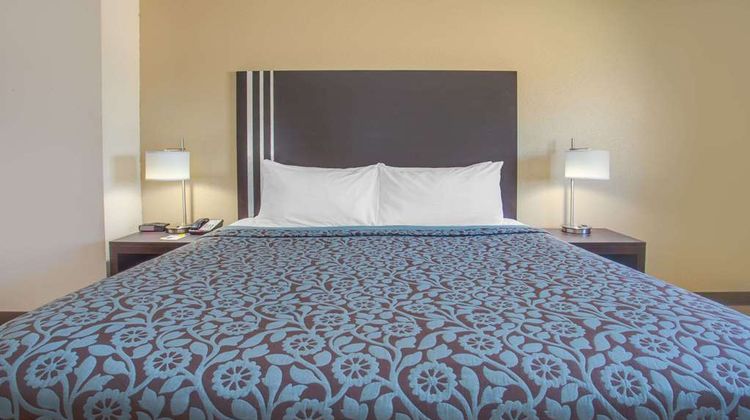 Days Inn Le Roy Bloomington Southeast Room