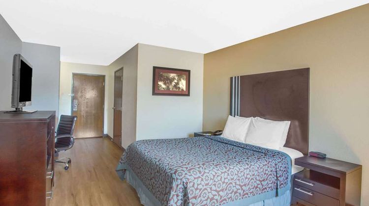 Days Inn Le Roy Bloomington Southeast Room