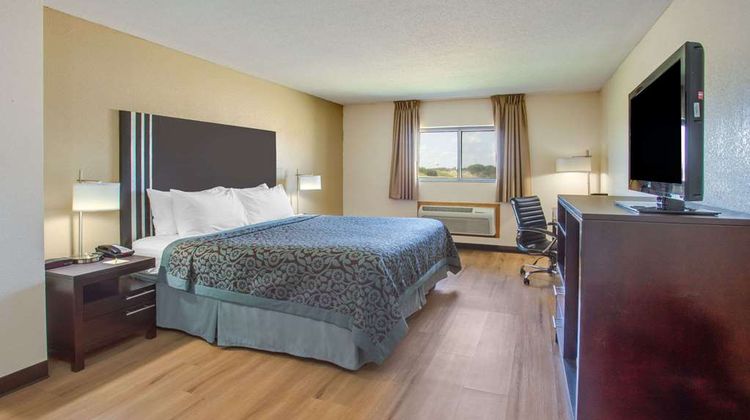 Days Inn Le Roy Bloomington Southeast Room