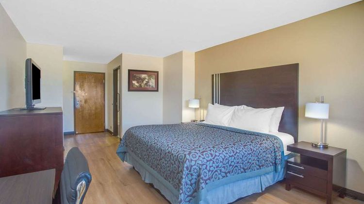 Days Inn Le Roy Bloomington Southeast Room