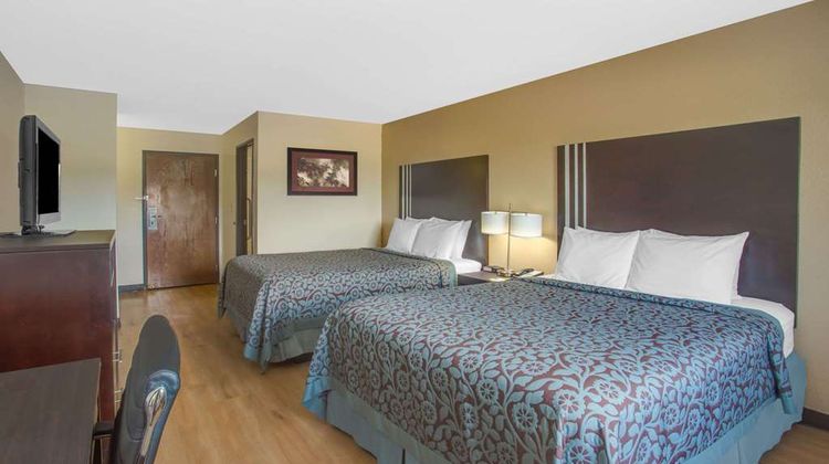 Days Inn Le Roy Bloomington Southeast Room