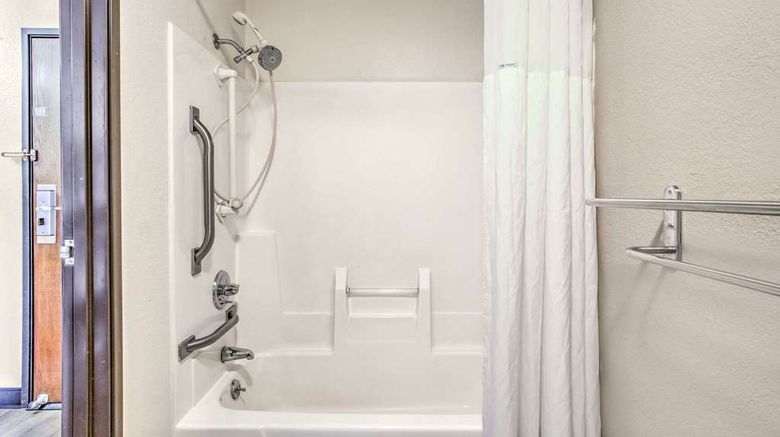<b>Days Inn Le Roy Bloomington Southeast Room</b>. Images powered by <a href="https://iceportal.shijigroup.com/" title="IcePortal" target="_blank">IcePortal</a>.