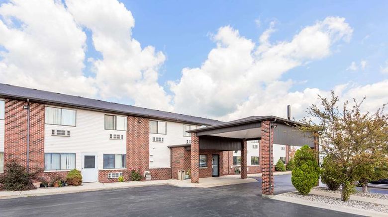 <b>Super 8 Bourbonnais/Kankakee Area Exterior</b>. Images powered by <a href="https://iceportal.shijigroup.com/" title="IcePortal" target="_blank">IcePortal</a>.