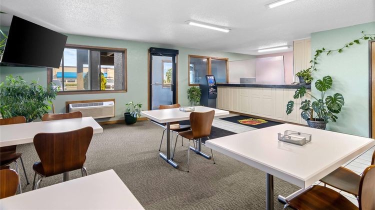 Super 8 Bourbonnais/Kankakee Area Lobby