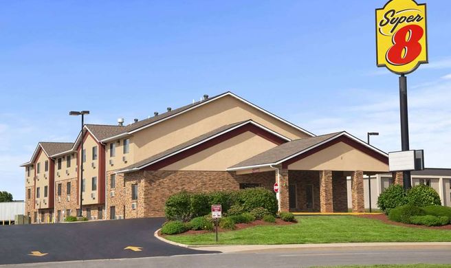 Super 8 Collinsville St. Louis Exterior