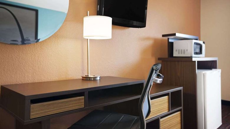 <b>Super 8 Collinsville St. Louis Room</b>. Images powered by <a href="https://iceportal.shijigroup.com/" title="IcePortal" target="_blank">IcePortal</a>.