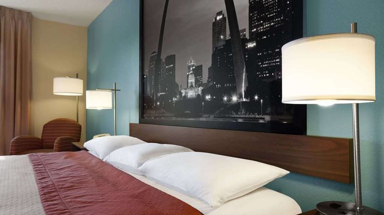 <b>Super 8 Collinsville St. Louis Room</b>. Images powered by <a href="https://iceportal.shijigroup.com/" title="IcePortal" target="_blank">IcePortal</a>.