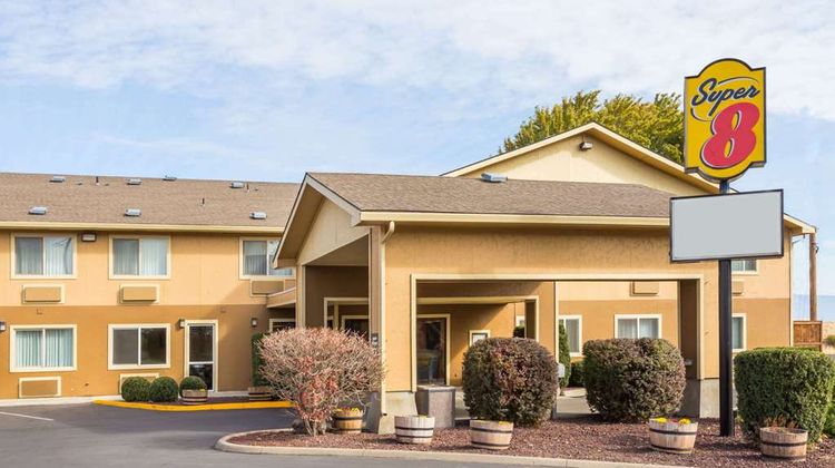 Super 8 LaGrande Exterior