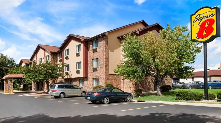 Super 8 Peoria East Exterior