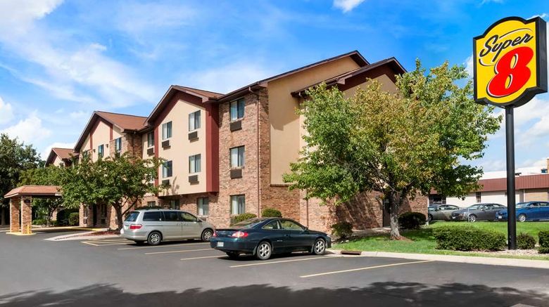 Super 8 Peoria East Exterior. Images powered by <a href="https://iceportal.shijigroup.com" target="_blank" rel="noopener">Ice Portal</a>.