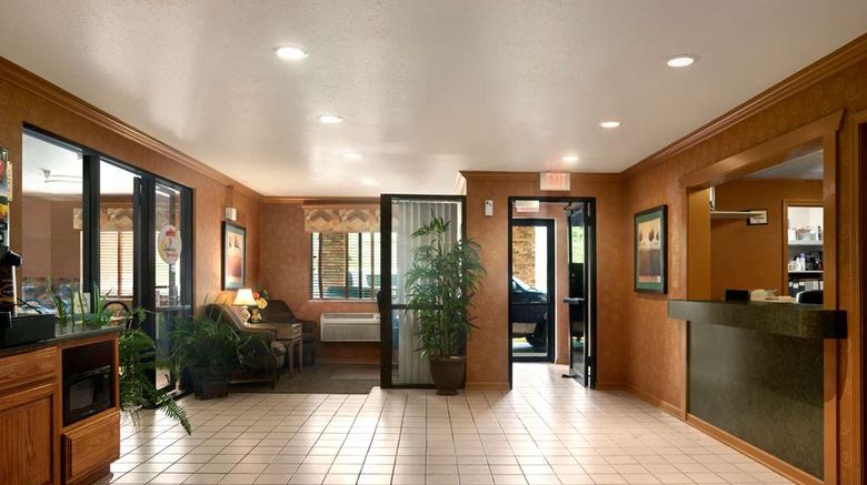 <b>Super 8 Peoria East Lobby</b>. Images powered by <a href="https://iceportal.shijigroup.com/" title="IcePortal" target="_blank">IcePortal</a>.
