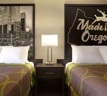 Super 8 Portland Airport Room