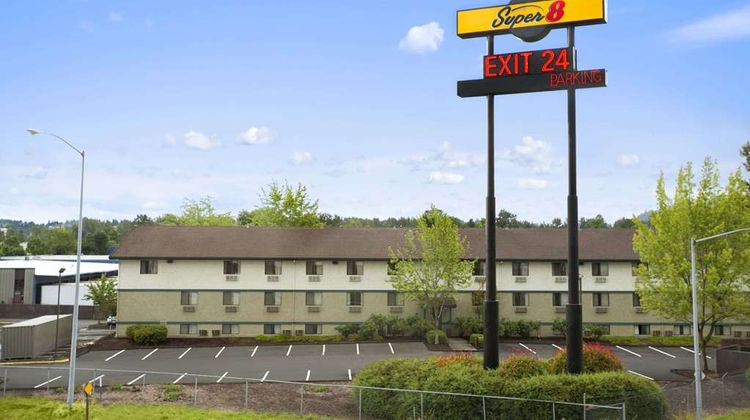 Super 8 Portland Airport Exterior