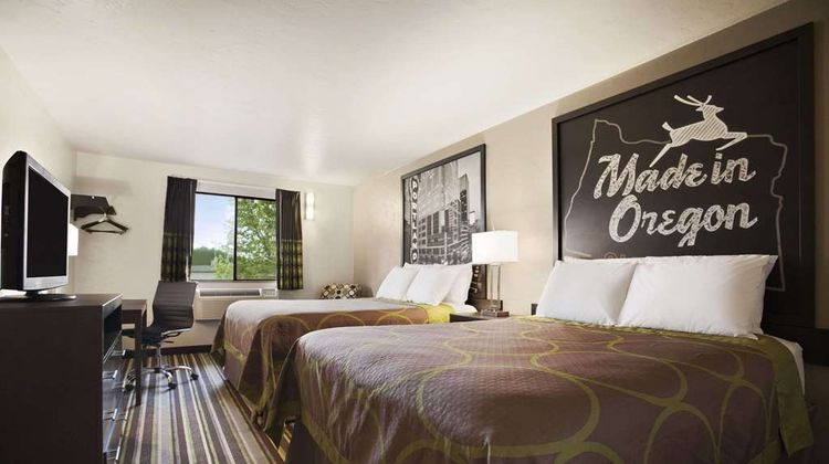Super 8 Portland Airport Room