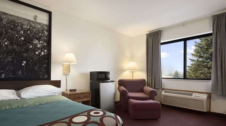 Super 8 Danville Suite