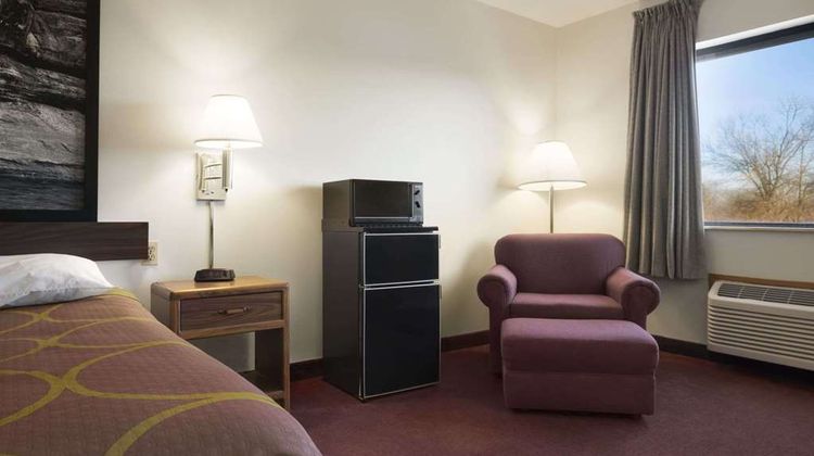 Super 8 Danville Room
