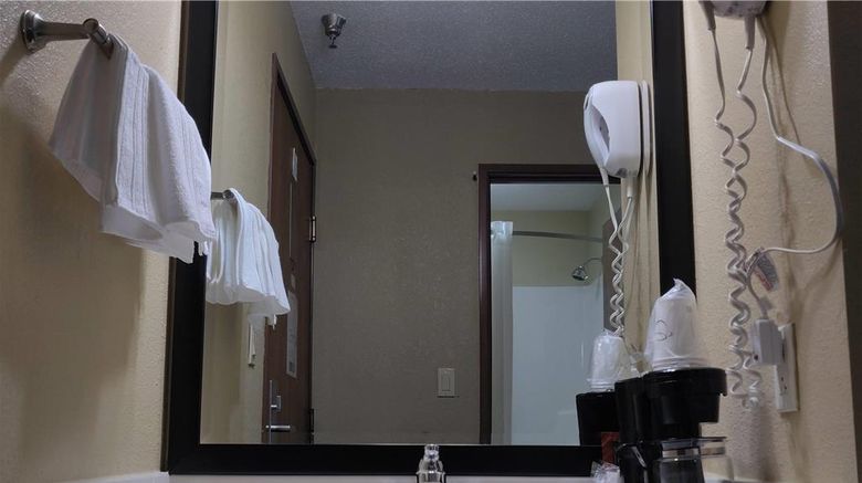 <b>Super 8 DeKalb Room</b>. Images powered by <a href="https://iceportal.shijigroup.com/" title="IcePortal" target="_blank">IcePortal</a>.