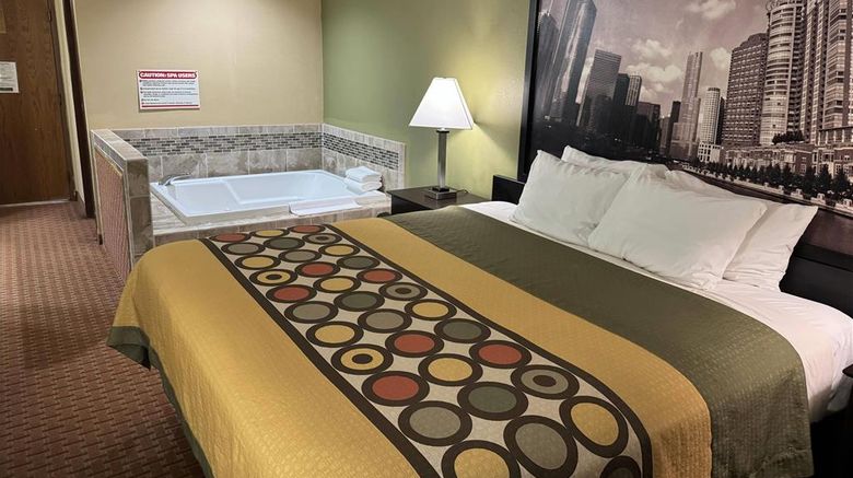 <b>Super 8 DeKalb Room</b>. Images powered by <a href="https://iceportal.shijigroup.com/" title="IcePortal" target="_blank">IcePortal</a>.