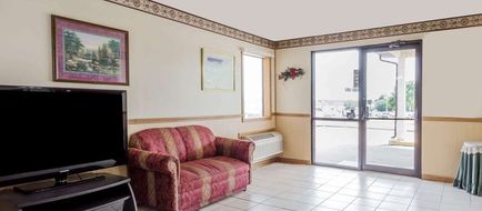 Super 8 Morris Lobby