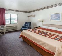 Super 8 Morris Room