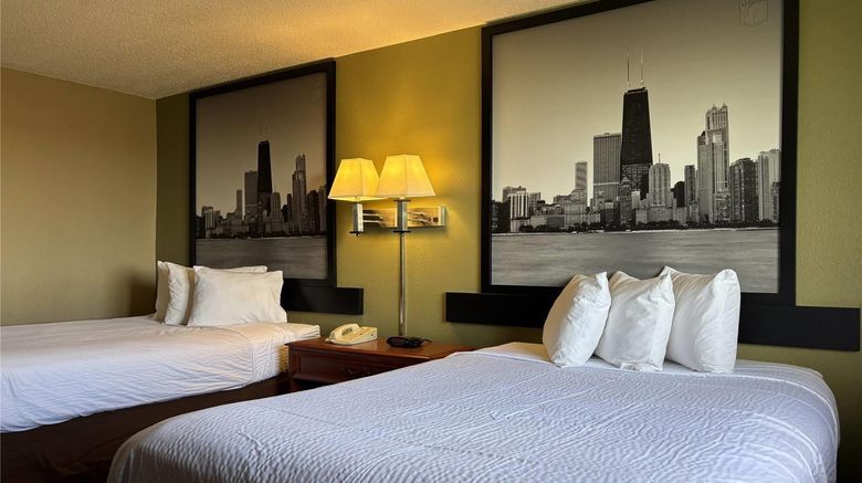 <b>Super 8 Pontiac Room</b>. Images powered by <a href="https://iceportal.shijigroup.com/" title="IcePortal" target="_blank">IcePortal</a>.