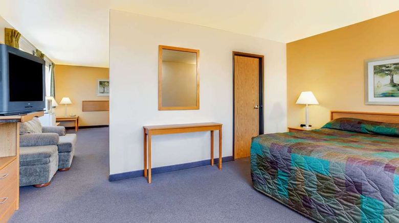 <b>Super 8 Klamath Falls Room</b>. Images powered by <a href="https://iceportal.shijigroup.com/" title="IcePortal" target="_blank">IcePortal</a>.