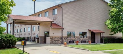 Super 8 Normal Bloomington Exterior
