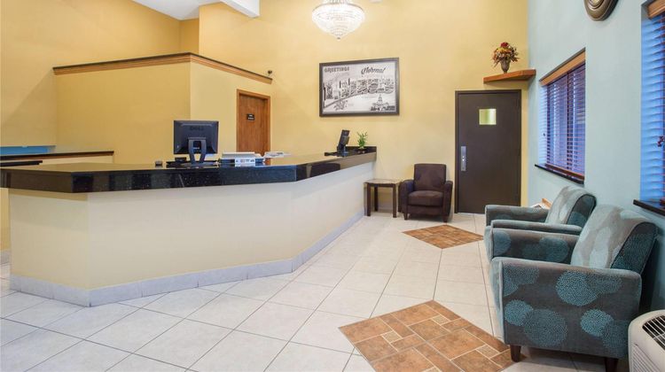 Super 8 Normal Bloomington Lobby