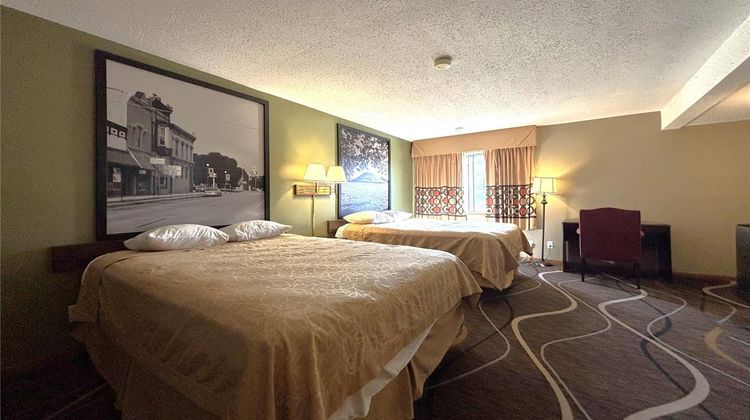 Super 8 Normal Bloomington Room