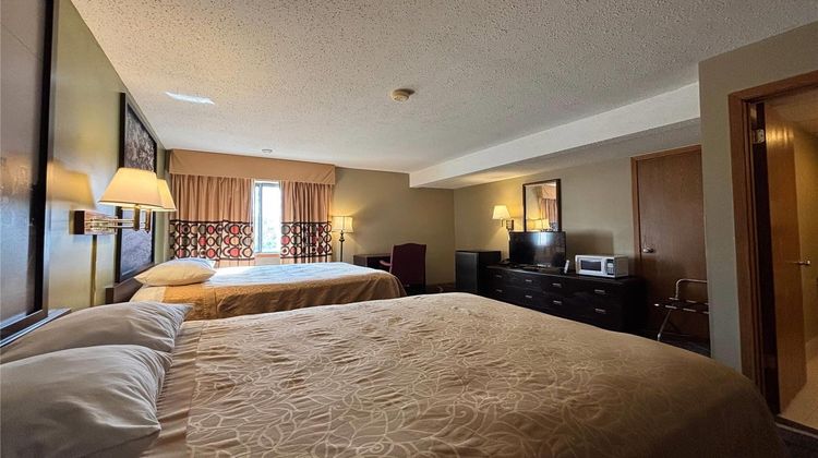 Super 8 Normal Bloomington Room