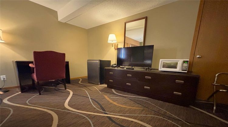 Super 8 Normal Bloomington Room