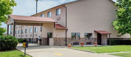 Super 8 Normal Bloomington Exterior