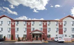 Super 8 Mundelein/Libertyville Area