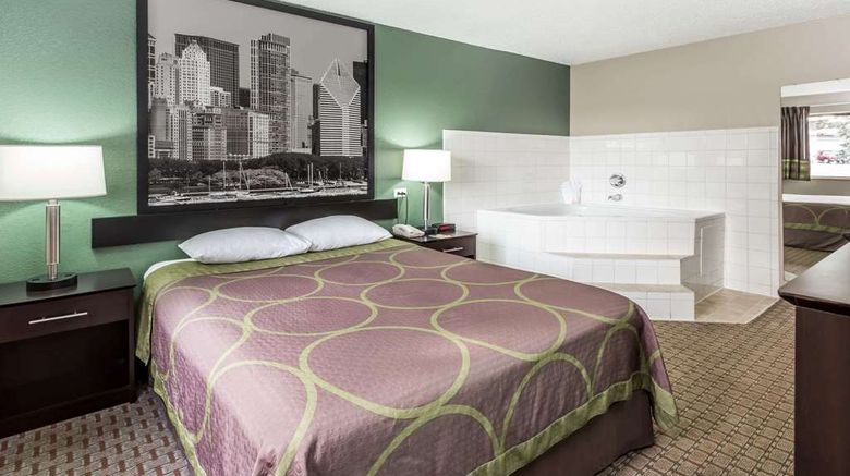 <b>Super 8 Mundelein/Libertyville Area Suite</b>. Images powered by <a href="https://iceportal.shijigroup.com/" title="IcePortal" target="_blank">IcePortal</a>.