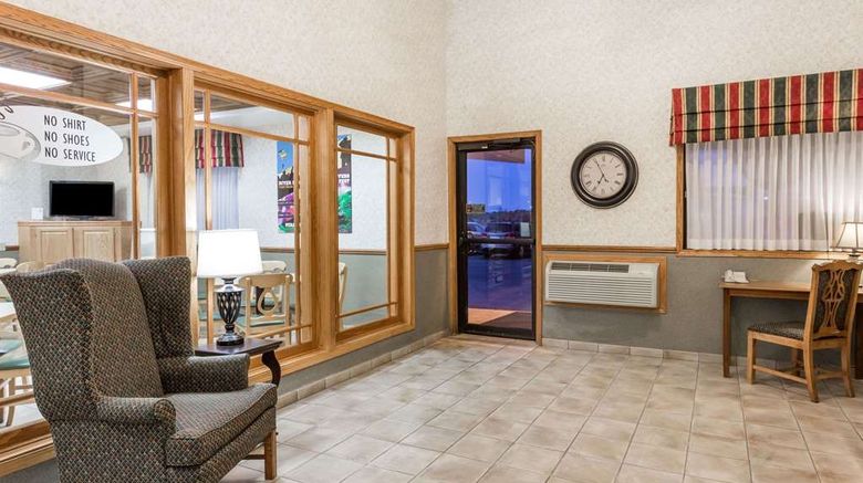 <b>Super 8 Ottawa Starved Rock Lobby</b>. Images powered by <a href="https://iceportal.shijigroup.com/" title="IcePortal" target="_blank">IcePortal</a>.