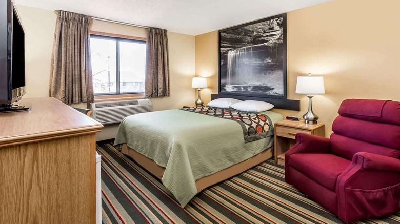 <b>Super 8 Ottawa Starved Rock Room</b>. Images powered by <a href="https://iceportal.shijigroup.com/" title="IcePortal" target="_blank">IcePortal</a>.