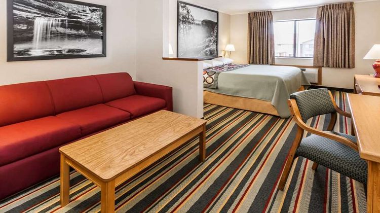 Super 8 Ottawa Starved Rock Suite