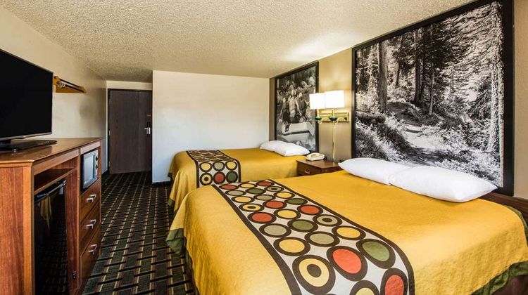 Super 8 Pueblo Room