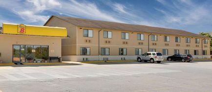 Super 8 Macomb Exterior