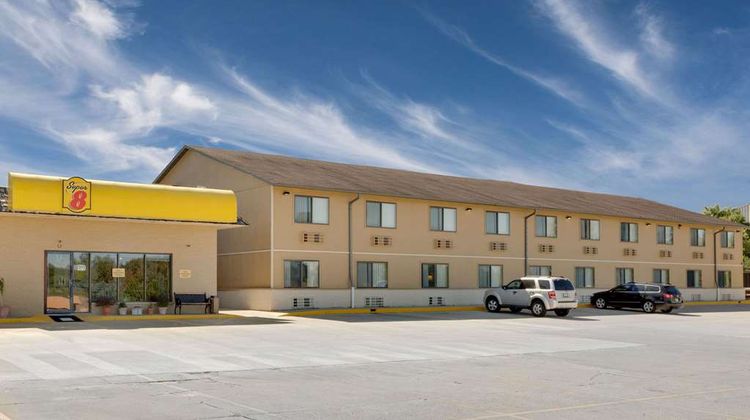 Super 8 Macomb Exterior