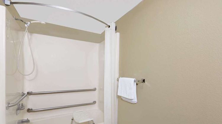 Super 8 Macomb Room