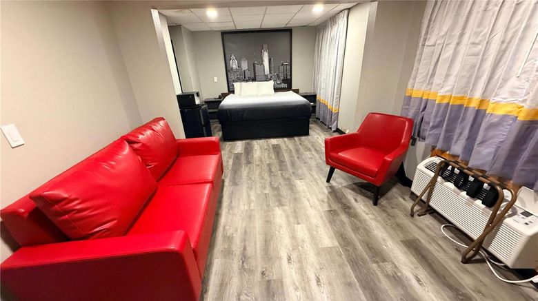 <b>Super 8 Macomb Suite</b>. Images powered by <a href="https://iceportal.shijigroup.com/" title="IcePortal" target="_blank">IcePortal</a>.