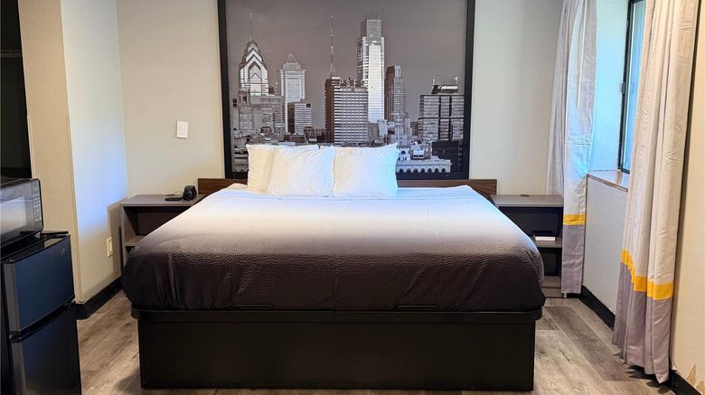 <b>Super 8 Macomb Suite</b>. Images powered by <a href="https://iceportal.shijigroup.com/" title="IcePortal" target="_blank">IcePortal</a>.