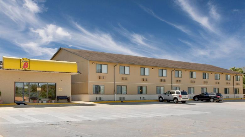 <b>Super 8 Macomb Exterior</b>. Images powered by <a href="https://iceportal.shijigroup.com/" title="IcePortal" target="_blank">IcePortal</a>.