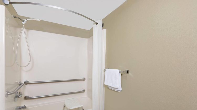 Super 8 Macomb Room